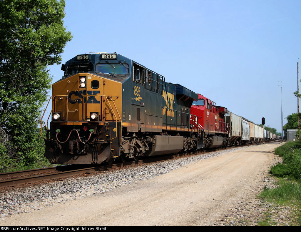 CSXT 895